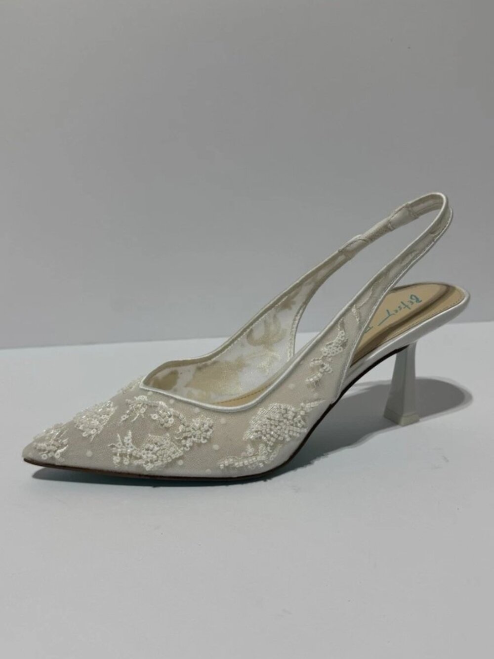 Betsey Johnson Womens Cosmo Pump Heels Ivory Size 8 M